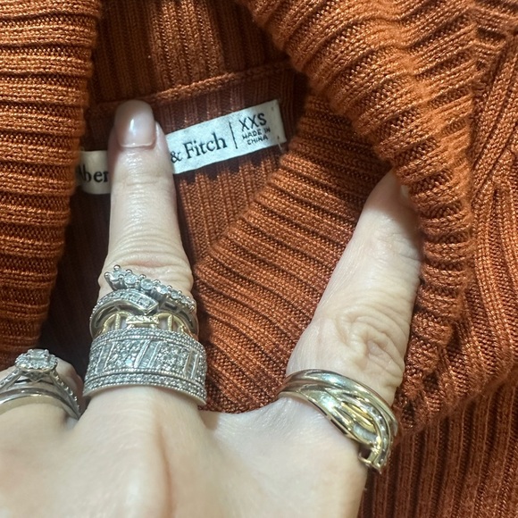 Abercrombie and Fitch Ribbed Women's Rust Turtleneck Sweater - Picture 3 of 5